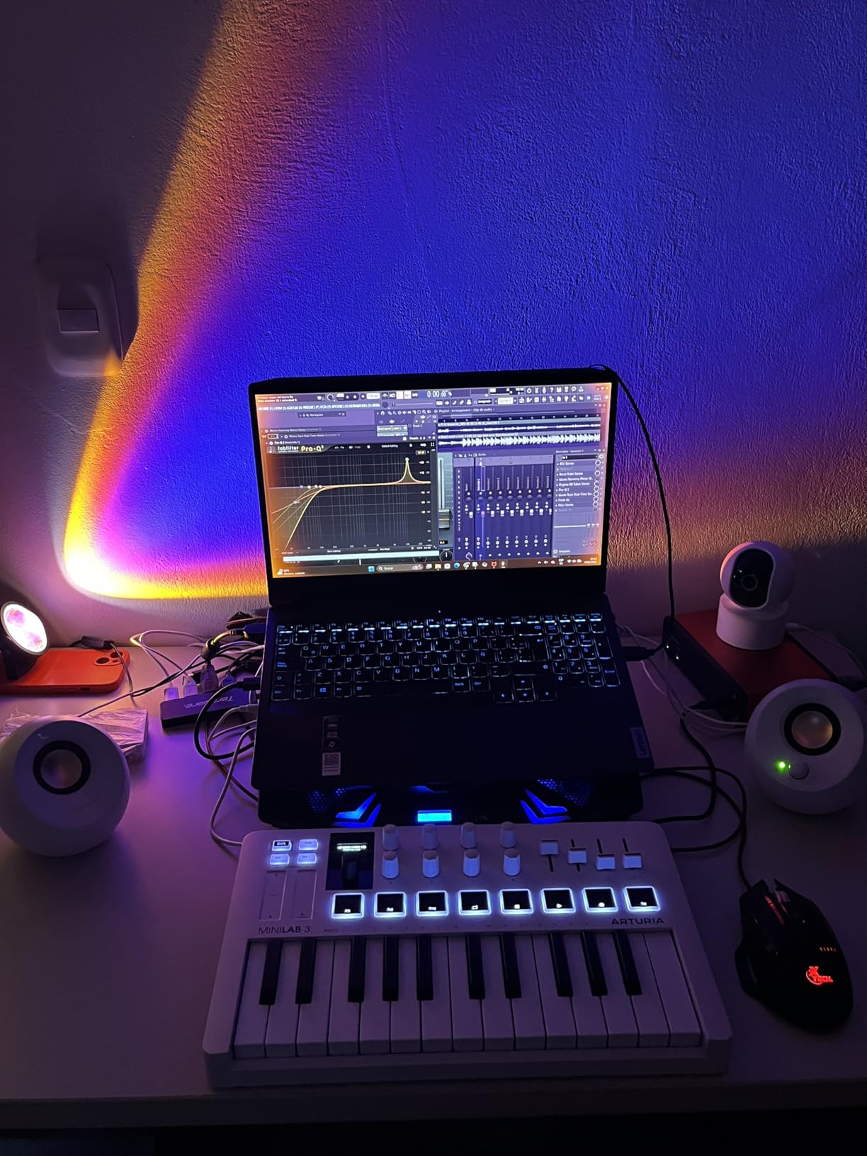 Arturia MiniLab 3 Universal MIDI Controller, White customer photo 1