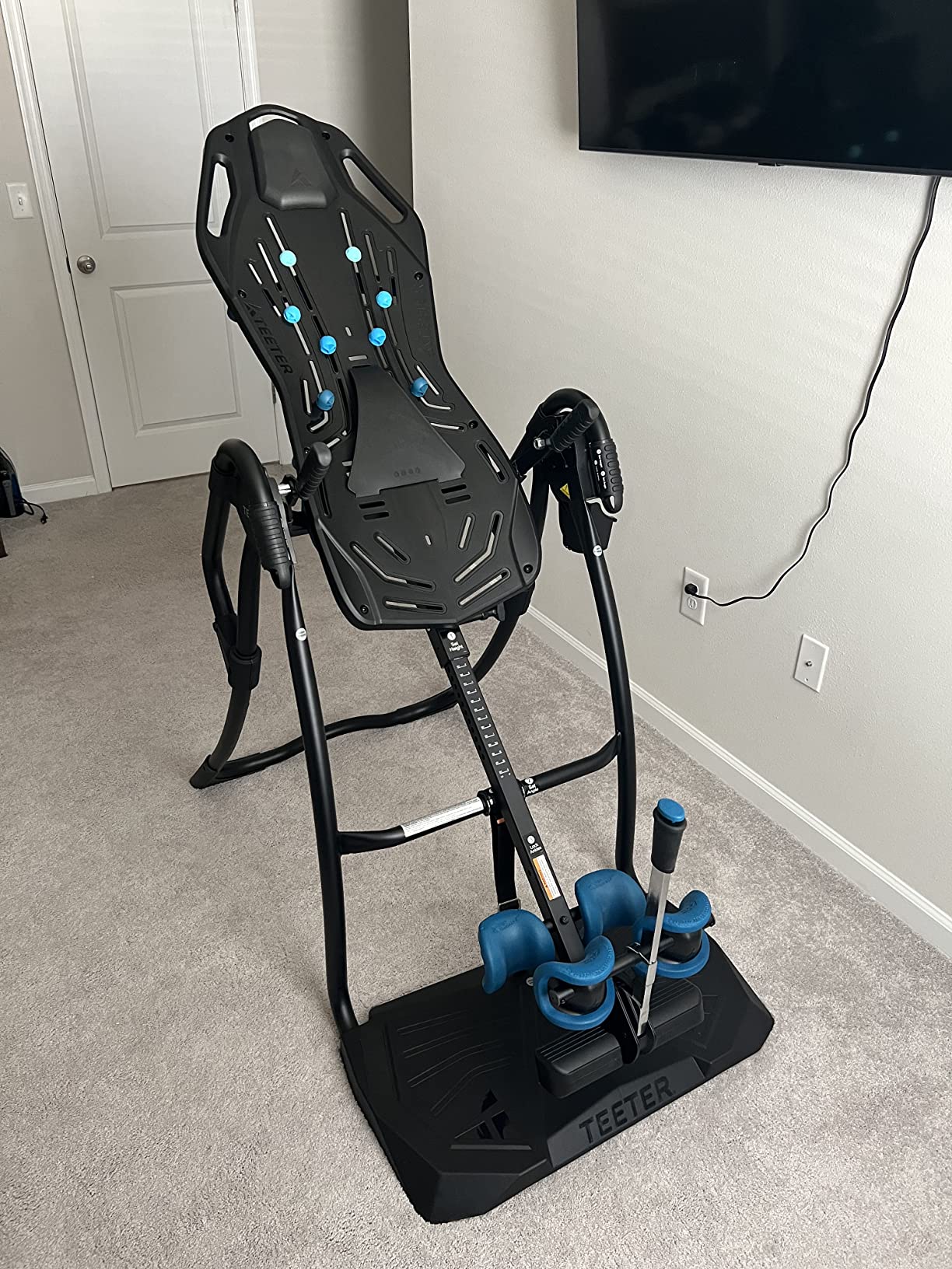 TEETER FitSpine LX9 Inversion Table, Deluxe Easy-Reach Ankle Lock, Decompression Surface for Back Pain Relief, Integrated Accessories, UL Safety Certified, Heavy-Duty 300 lb Capacity, FDA Registered customer photo 2