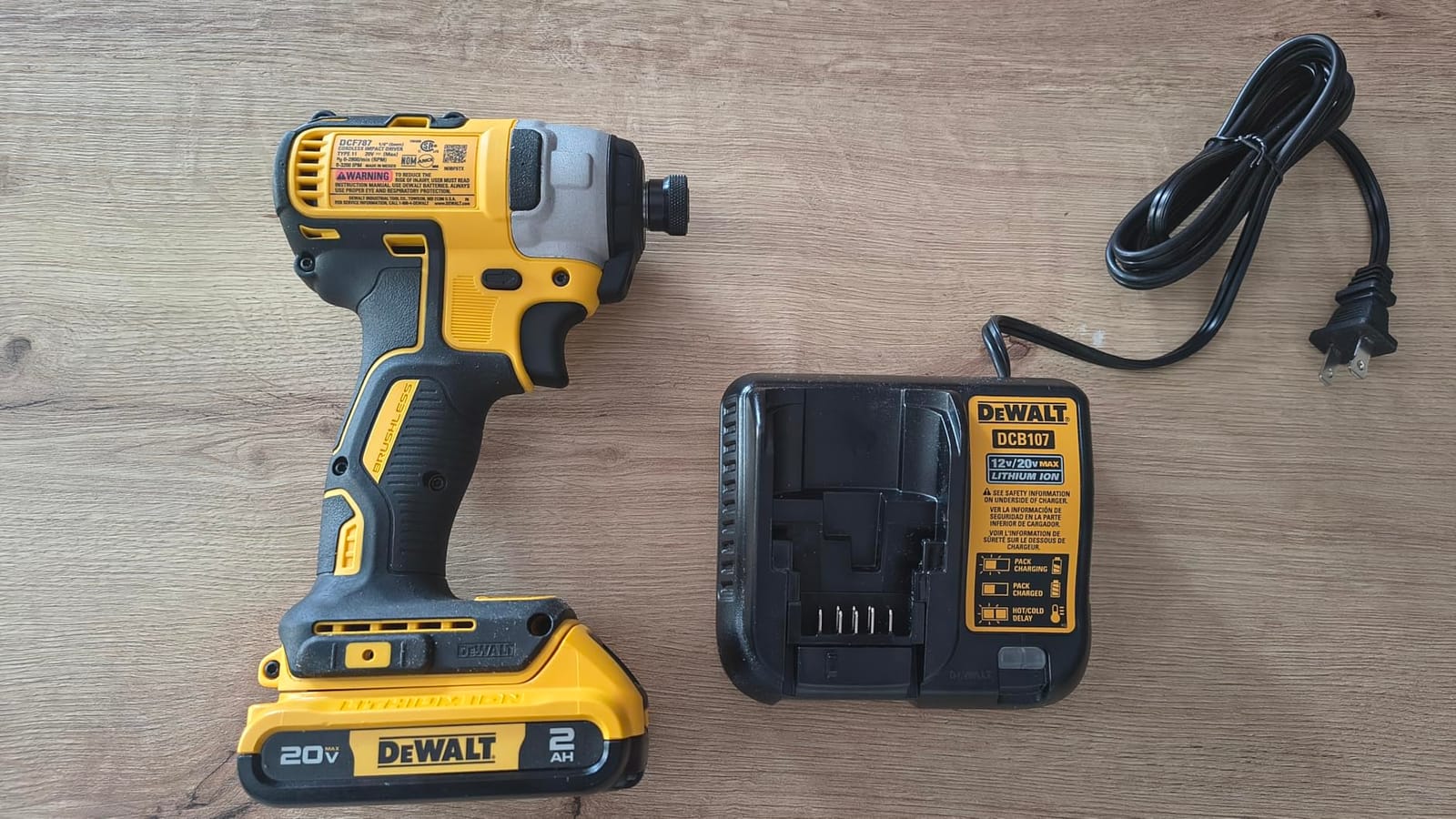 DEWALT 20V MAX Impact Driver, 1/4 Inch, Battery and Charger Included (DCF787D1) customer photo 1