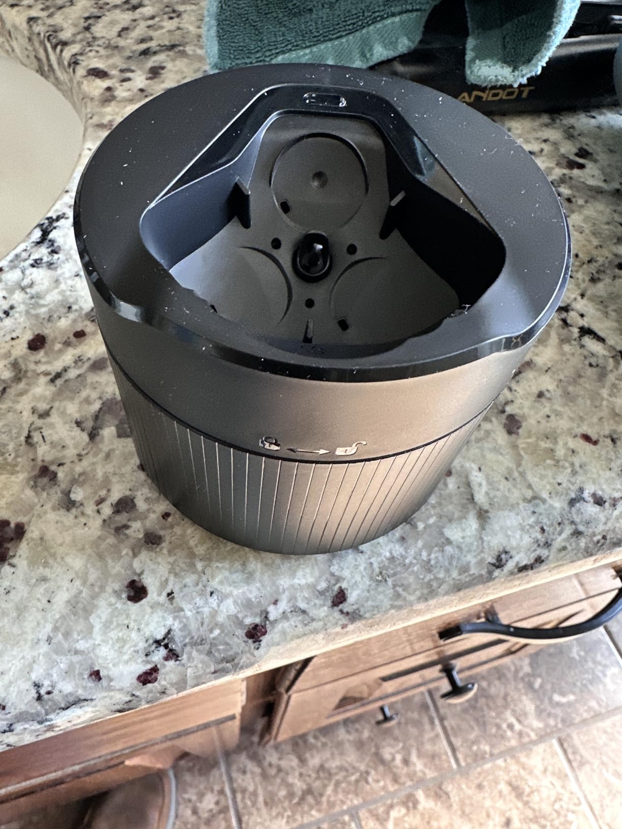 Philips Norelco S9000 Prestige Rechargeable Wet & Dry Electric Rotary Shaver with Precision Trimmer, Premium Case & Cleaning System, SP9841/84 customer photo 1