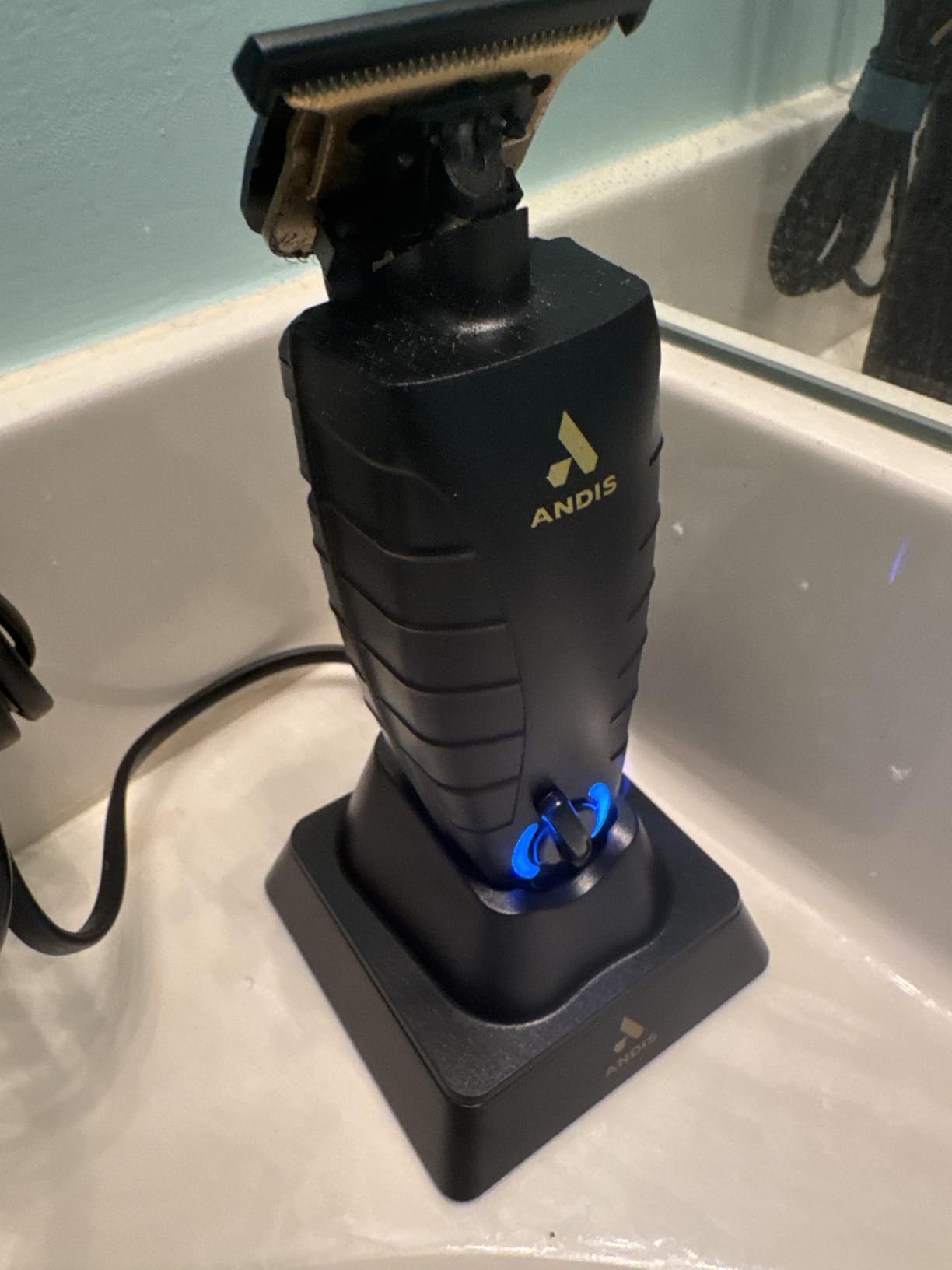 Andis 74150 GTX-EXO Professional Cord/Cordless Lithium-ion Electric Beard & Hair Trimmer with Charging Stand, Black customer photo 1