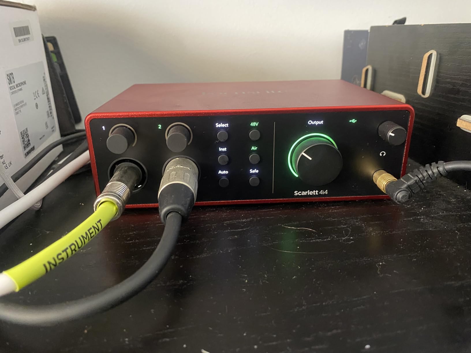 Focusrite Scarlett 4i4 4th Gen USB-C Audio Interface | 4-In 4-Out, 2 Mic Preamps, 2 Hi-Z Inputs, 4 Line Inputs, MIDI In/Out, Auto Gain, Clip Safe, Air Modes, 24-Bit/192kHz customer photo 1