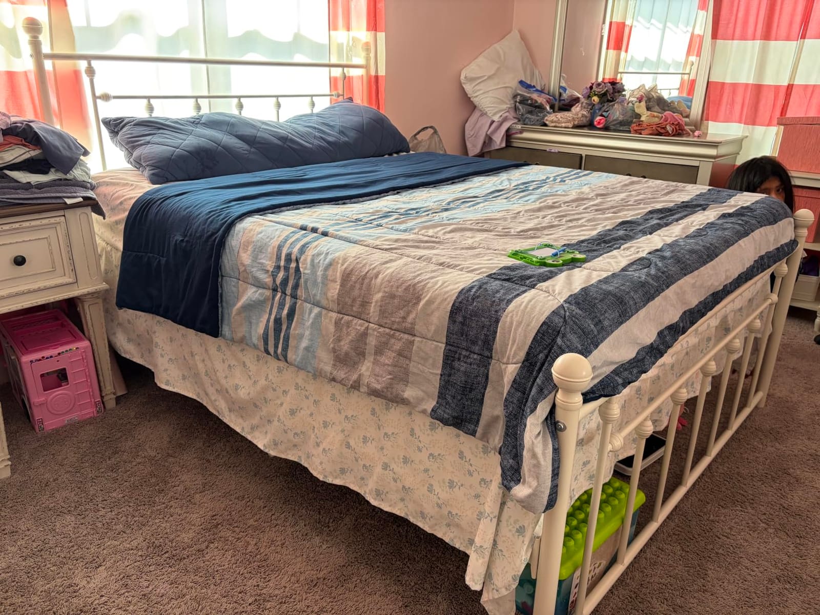 Allewie 14 Inch Queen Size Metal Platform Bed Frame with Victorian Vintage Headboard and Footboard/Mattress Foundation/Under Bed Storage/No Box Spring Needed/Easy Assembly/Noise Free/Black customer photo 2