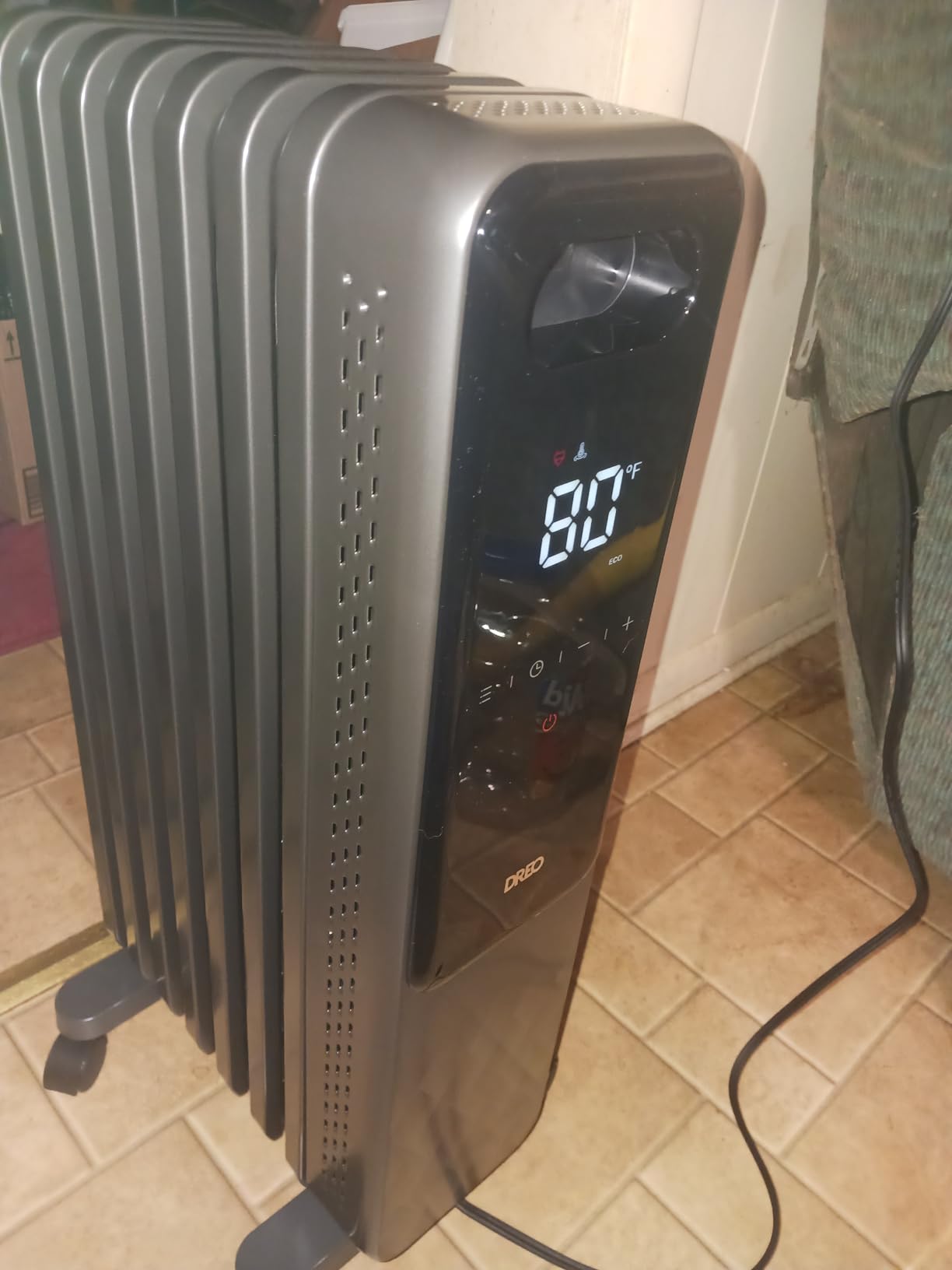 DREO Oil Filled Radiator Heater, Electric Heaters for indoor use Large Room | Quiet, Digital Thermostat, ECO, Remote Control, 4 Modes, Child Lock, Overheat & Tip-Over Protection, 24h Timer, 1500W, Grey customer photo 2
