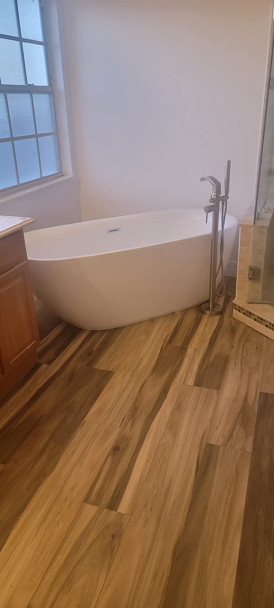 ANZZI Freestanding Bathtub Acrylic 59 In Flat Bottom Soaking Tub Glossy White One Piece Center Drain Overflow Included Slip Resistant Floor Adjustable Feet 79 Gal Capacity Ami Series | FT-AZ401-59 customer photo 2