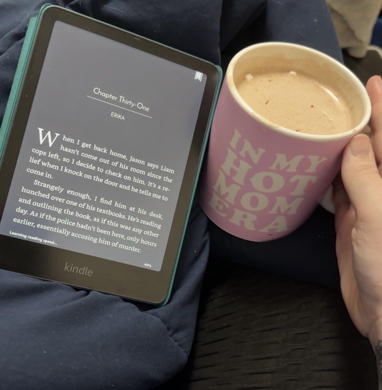 Kindle Paperwhite Signature Edition 32GB (newest model) - 20% faster with auto-adjusting front light, wireless charging, and weeks of battery life - Metallic Black customer photo 1