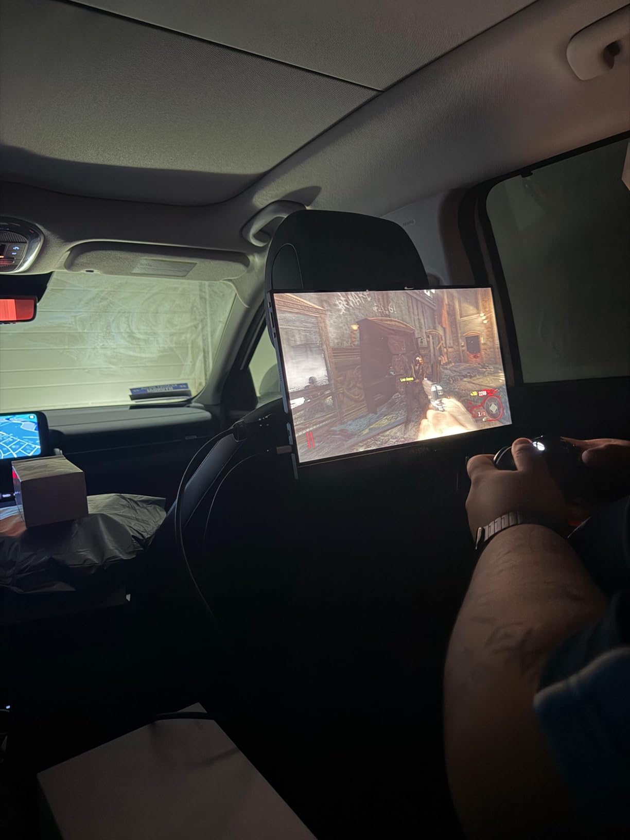 ARZOPA 16.1'' 144Hz Portable Gaming Monitor, 106% sRGB 1080P FHD Kickstand Portable Monitor with HDR, Ultra Slim, Eye Care, External Second Screen for Laptop, PC, PS5, Mac, Xbox-Z1FC customer photo 2