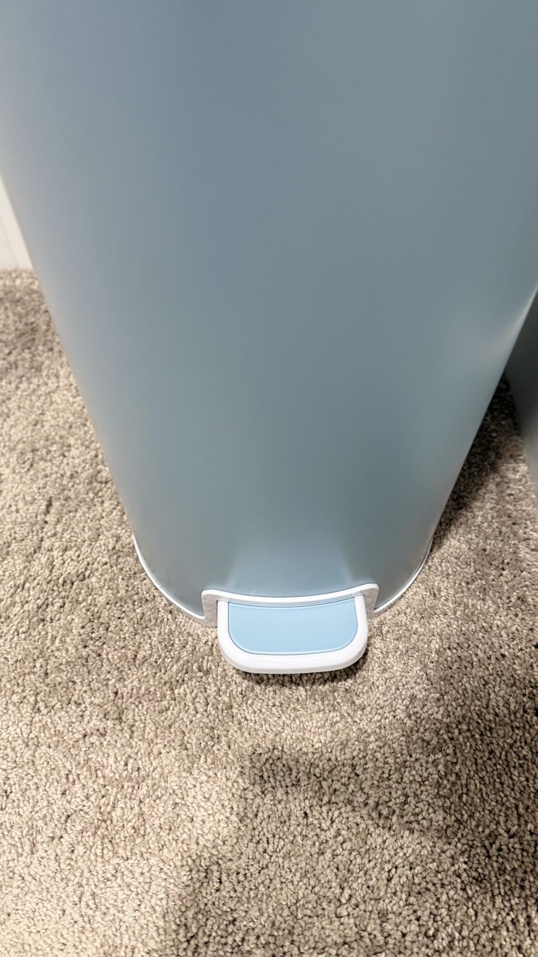 Diaper Genie Platinum Pail | Hands-free odour-locking diaper pail (white) includes Easy Roll tear-off bags holding up to 846 newborn diapers customer photo 2