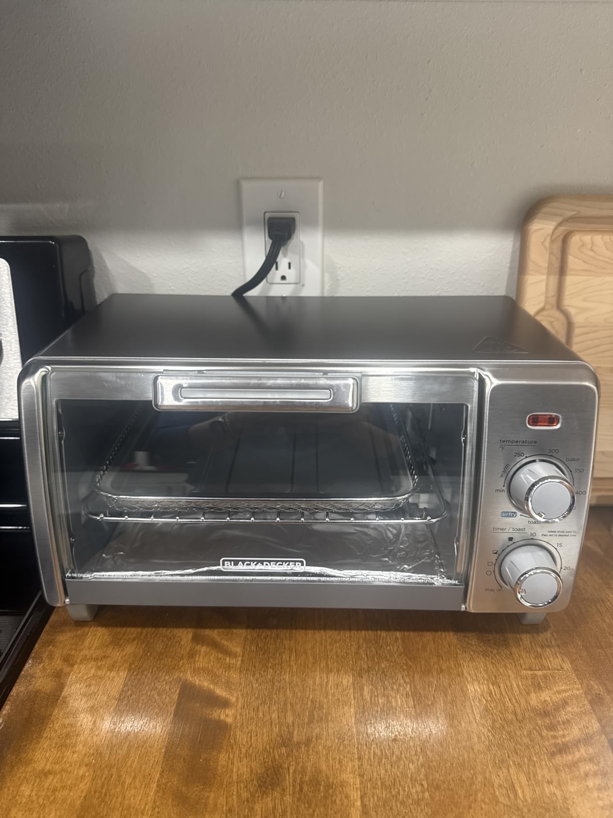BLACK+DECKER Crisp 'N Bake Air Fry Countertop Convection Toaster Oven, Medium Capacity, 4-Slice, 5-in-1, Fits 9
