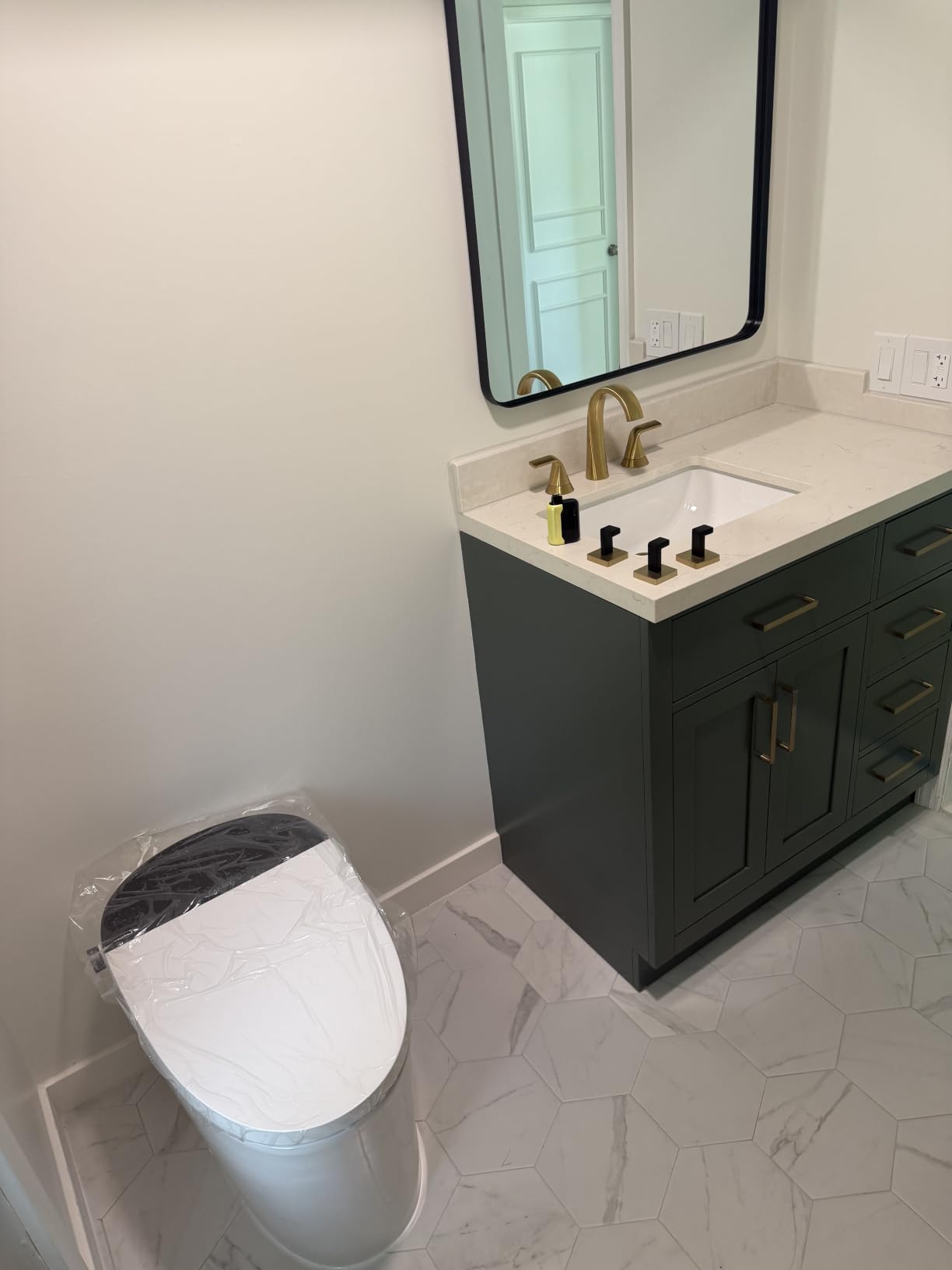 CANEST Smart Toilet, Smart Toilet with Bidet Built in, ADA Comfort Height, Intelligent Temp Control, Foot Sensor Operation, Warm Water, Heated Seat, Air Dryer, Digital Display (TC-100GE) customer photo 1