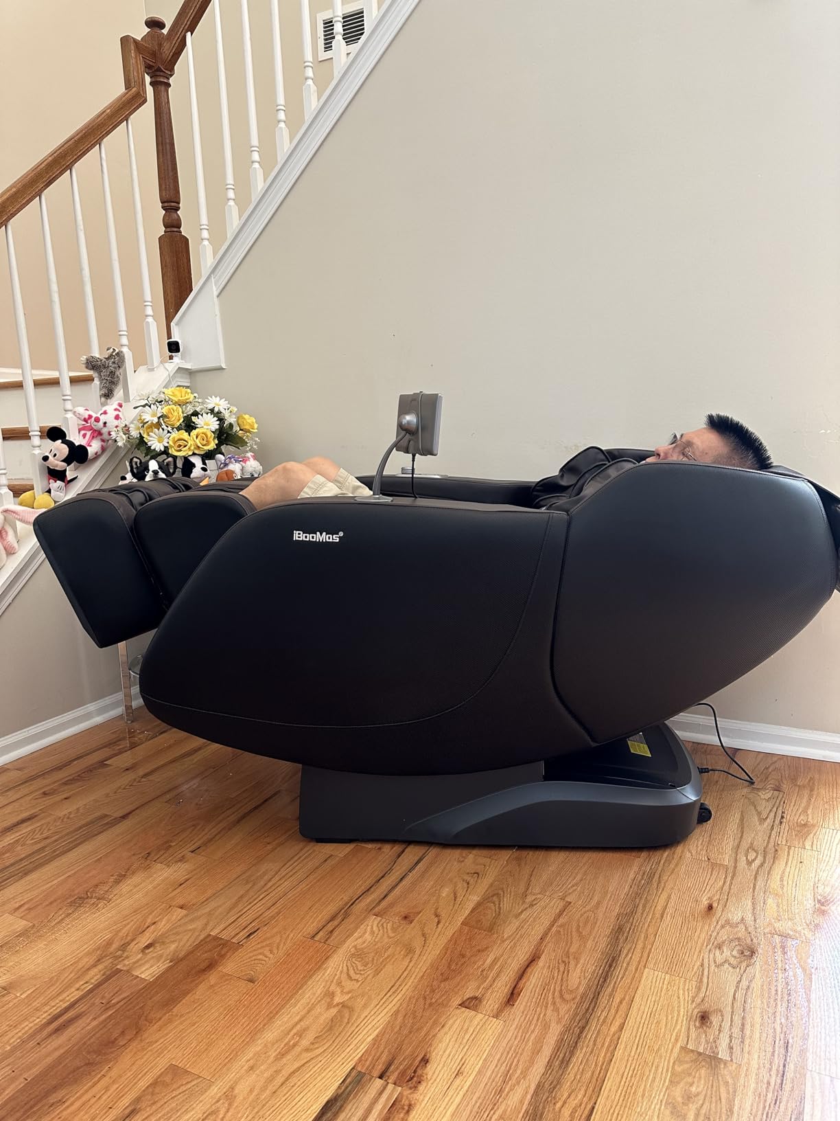 Massage Chair Full Body, 6 Massage Intensities Zero Gravity SL-Track Shiatsu Massage Chair with 18 Modes, 42 Airbags, 5 Heating Area, Body Scan, Extendable Footrest, Foot Roller (Brown+Black) customer photo 1