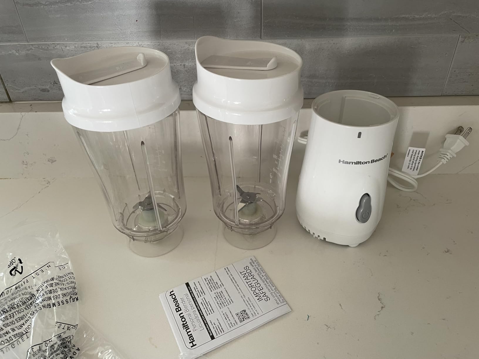Hamilton Beach Portable Blender for Smoothies With 14 oz. Travel Jar, 300 Watts Peak Power, Blue, 51172G customer photo 1