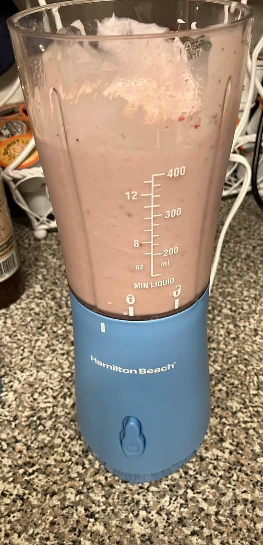 Hamilton Beach Portable Blender for Smoothies With 14 oz. Travel Jar, 300 Watts Peak Power, Blue, 51172G customer photo 2