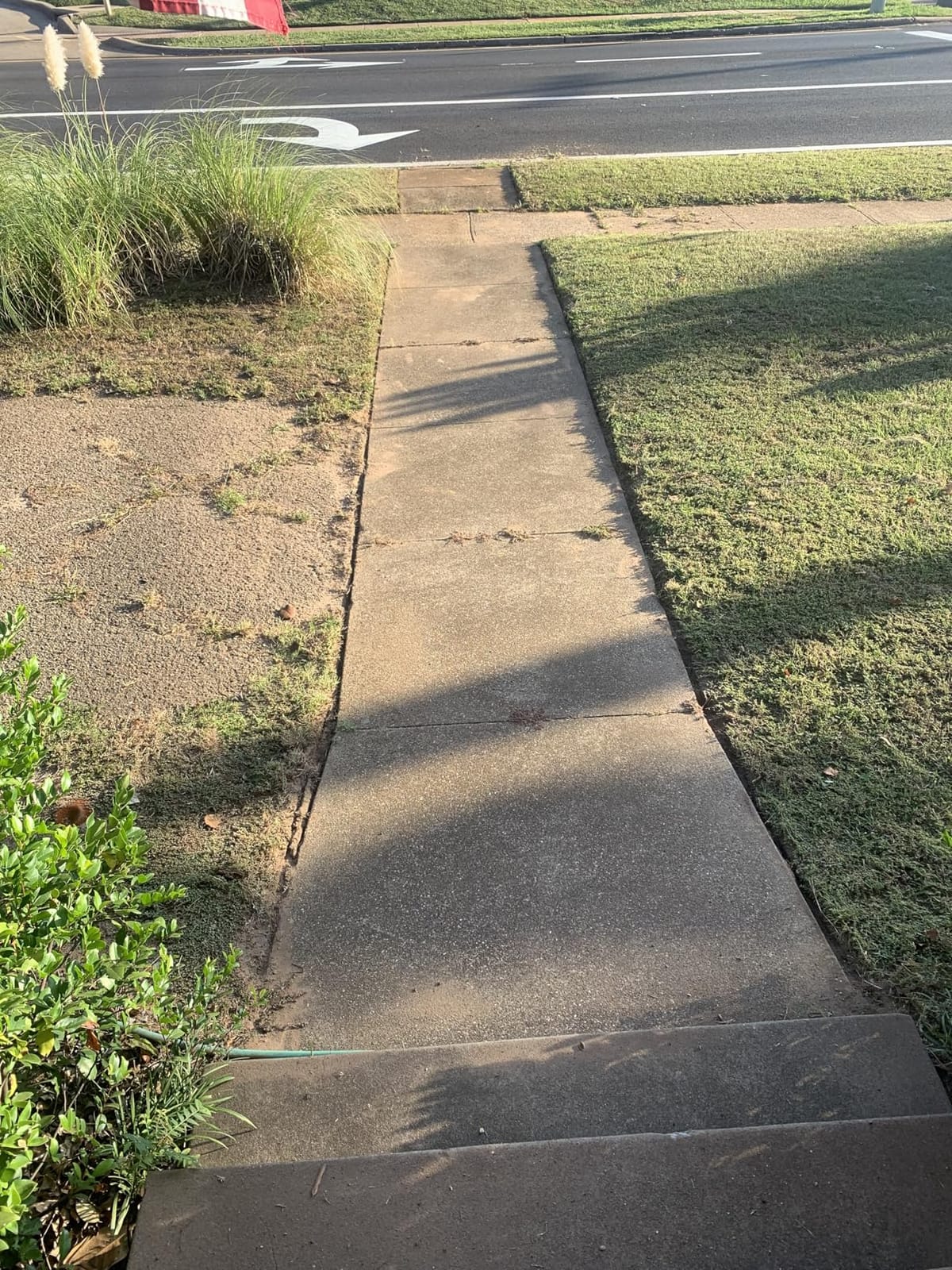 WORX Cordless Lawn Edger, 7'' Grass Edger with 3 Depth Settings, 20V Trencher with Dual Wheels & Brushless Motor, 4.0 Ah Battery & Charger Included, WG898 customer photo 2