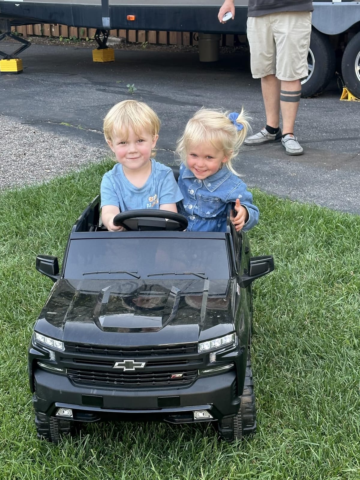 Best Choice Products 12V Licensed Chevrolet Silverado Ride On Truck, Electric Car Toy w/Parent Remote Control, Truck Bed Storage, Bluetooth Speaker, LED Lights, 2.5 MPH Max Speed - Black customer photo 2
