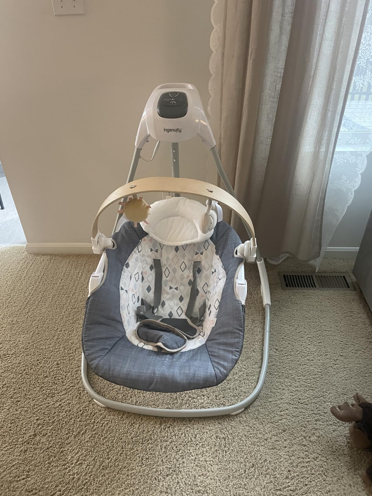 Ingenuity SimpleComfort Compact Baby Swing, Rotating Seat Swings in 3 Directions, 6 Speeds, 8 Melodies & 3 Nature Sounds, Ages 0-9 Months, Up to 20 Pounds - Chambray customer photo 1