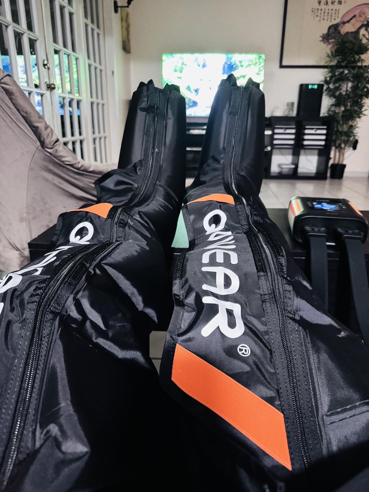 QUINEAR Professional Leg Recovery System, Cordless Air Compression Boots with Sequential Compression, Leg and Foot Massager, Fast Recovery Therapy for Athletes, FSA-HSA Eligible (Medium) customer photo 1