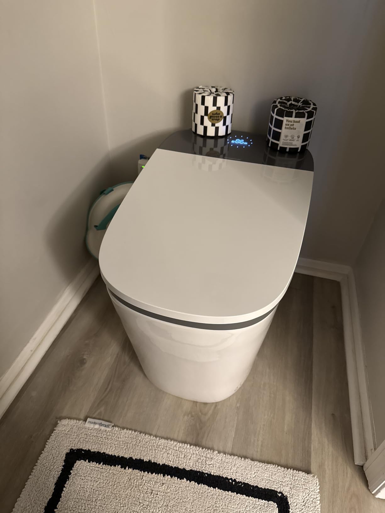 WOODBRIDGE Smart Toilet with 1000g MaP Flush Score & Foam Shield (B0930S) customer photo 1