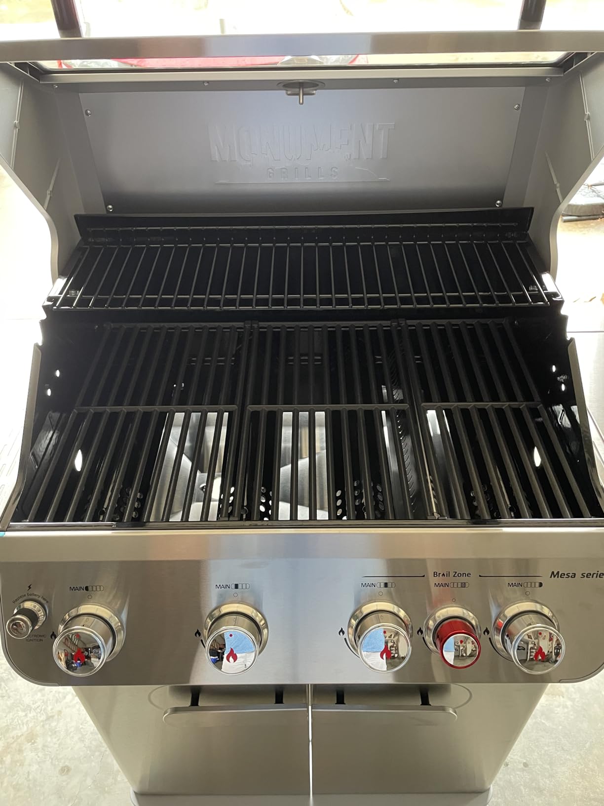 Monument Grills Mesa Series, 4+1 Outdoor Barbecue Stainless Steel Propane Gas Grill, 4 Burners & 1 Side Burner 62,000 BTU Patio Garden Barbecue Grill with Knob Controls, Mesa415BZ customer photo 2