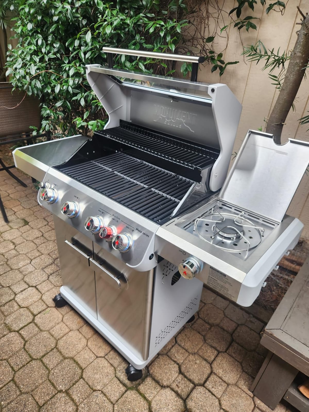 Monument Grills Mesa Series, Outdoor Barbecue Stainless Steel 4 Burner Propane Gas Grill, 62,000 BTU Patio Barbecue Grill with Side Burner, Infrared, Knob Controls, Mesa415BZ with BBQ Cover customer photo 2