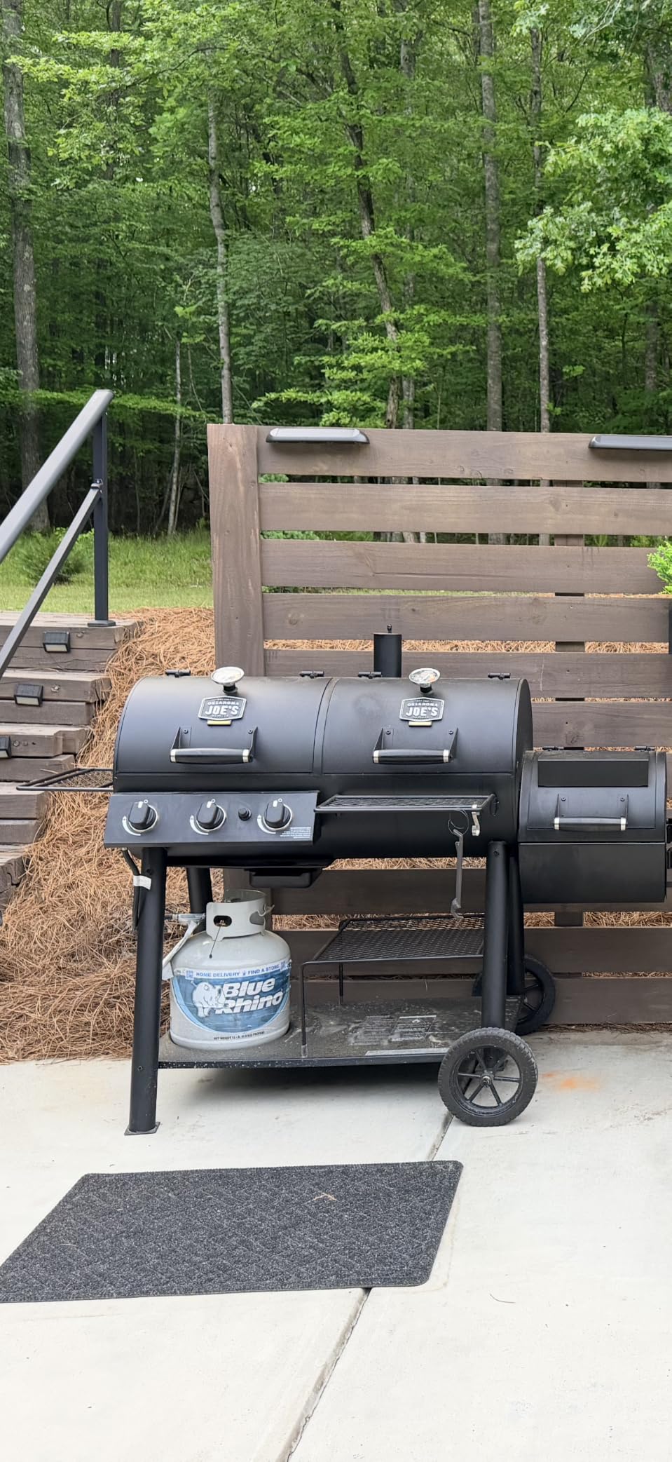 Oklahoma Joe's Canyon Combo Dual Fuel 3-Burner Propane Gas and Charcoal Smoker and Grill with 1031 sq. in. Cooking Area in Black customer photo 2