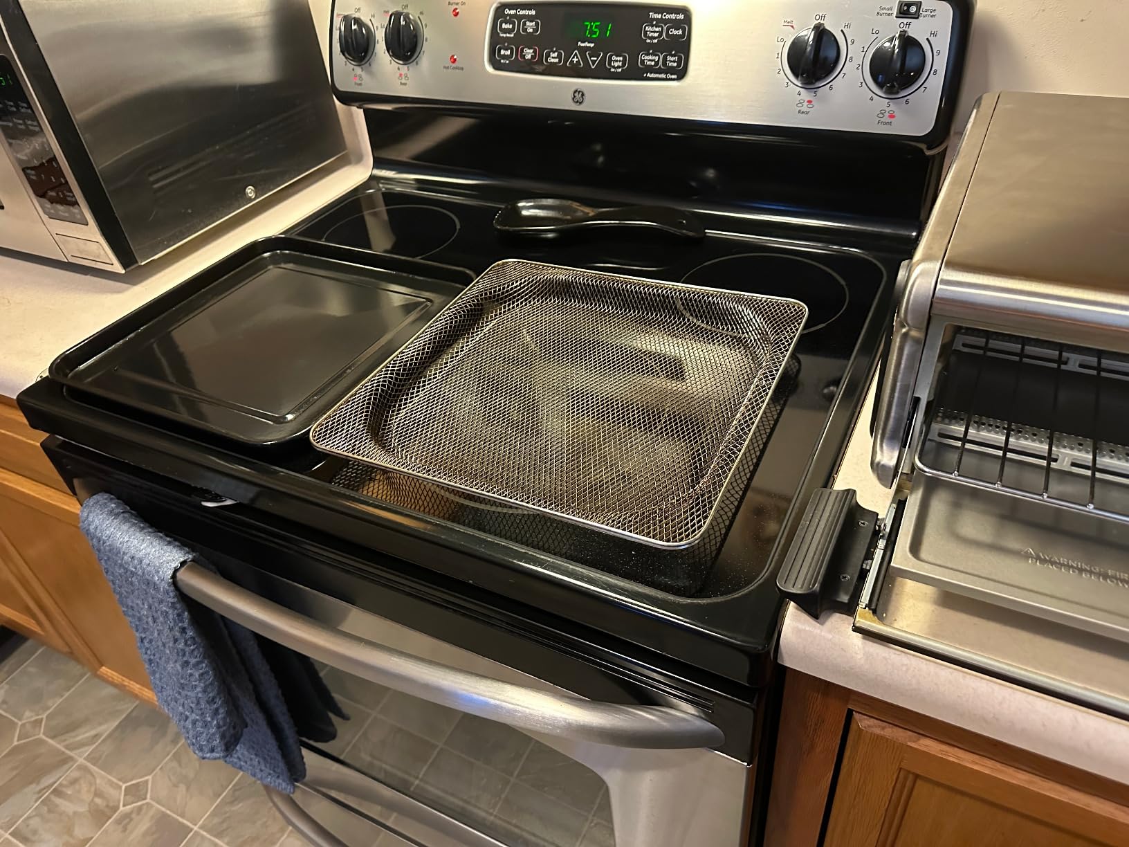 Ninja Flip Toaster Oven & Air Fryer, 8-in-1, Stainless Steel, SP151 | Air fry, bake, broil, toast, bagel, dehydrate, reheat, 1800W, Flip up & away, XL capacity customer photo 2