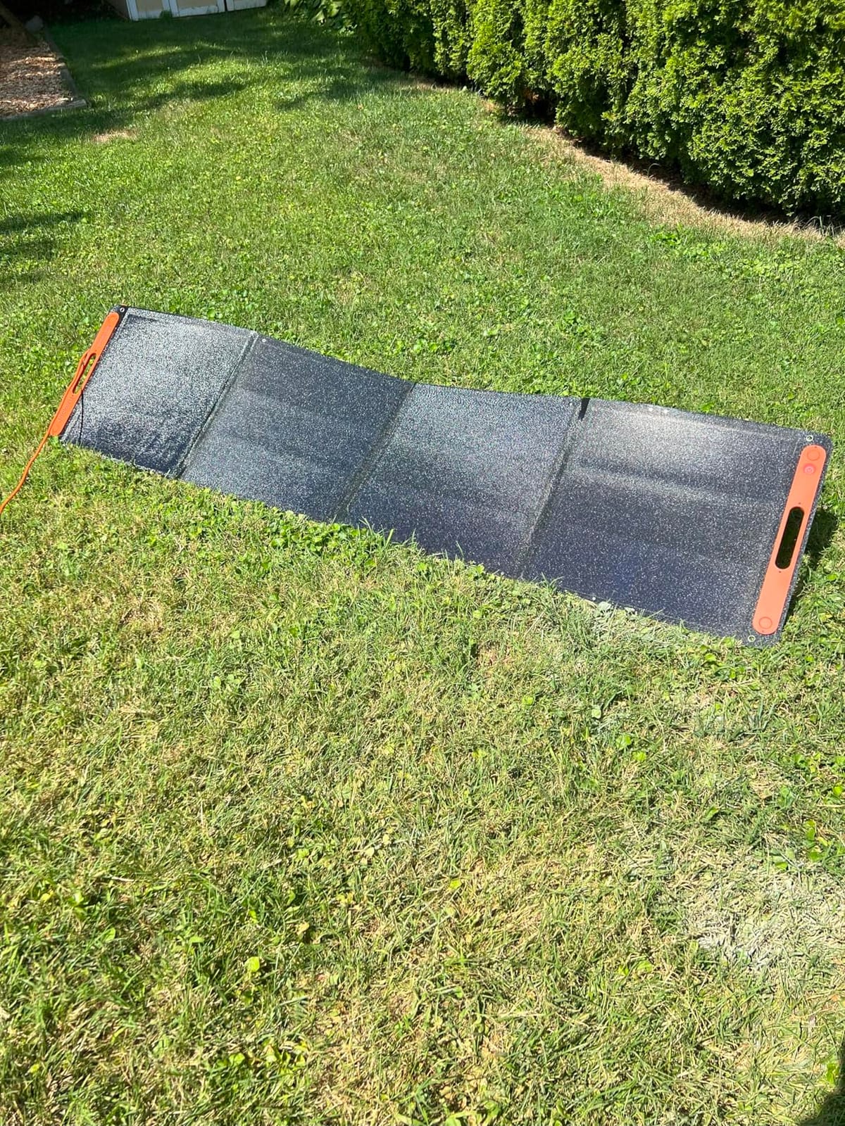 Jackery Solar Generator 1000 v2 and 200W Solar Panel,1070Wh,1500W AC customer photo 2