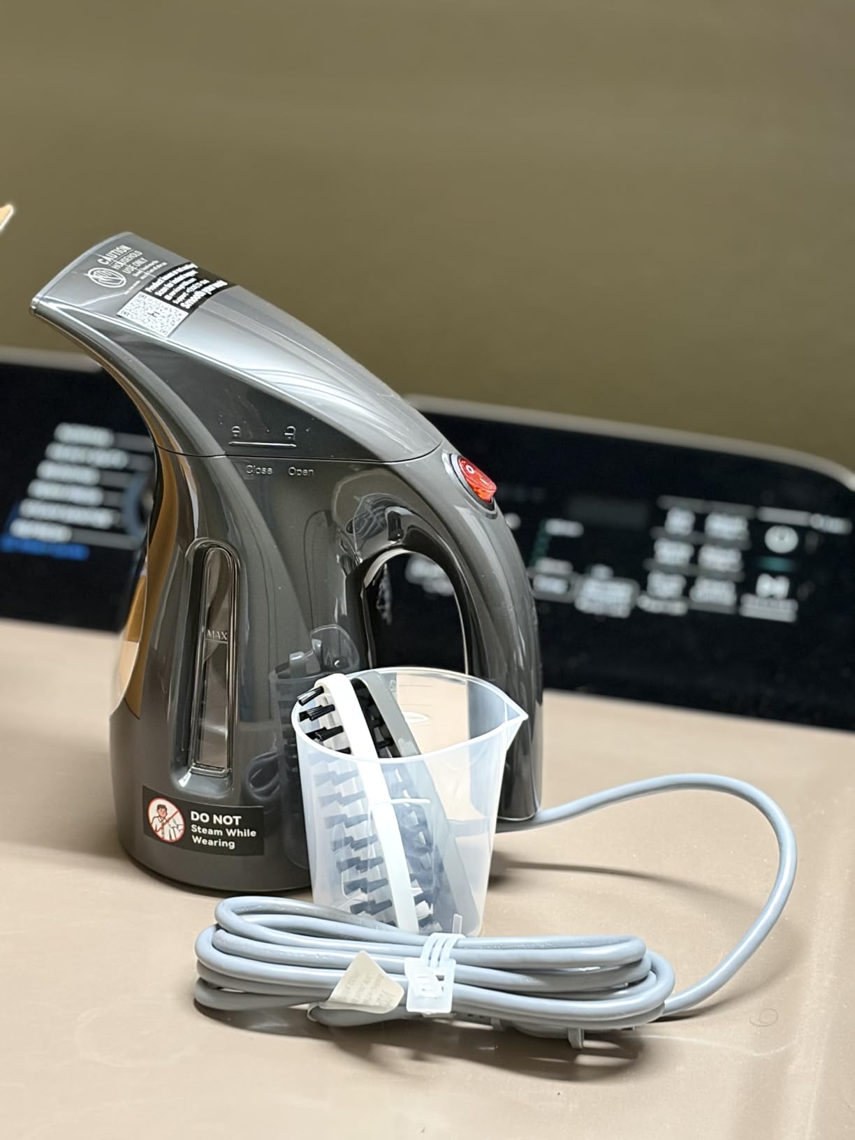 HiLIFE Steamer for Clothes, Portable Handheld Design, 240ml Big Capacity, 700W, Strong Penetrating Steam, Removes Wrinkle, for Home, Office(ONLY FOR 120V)-Black customer photo 2