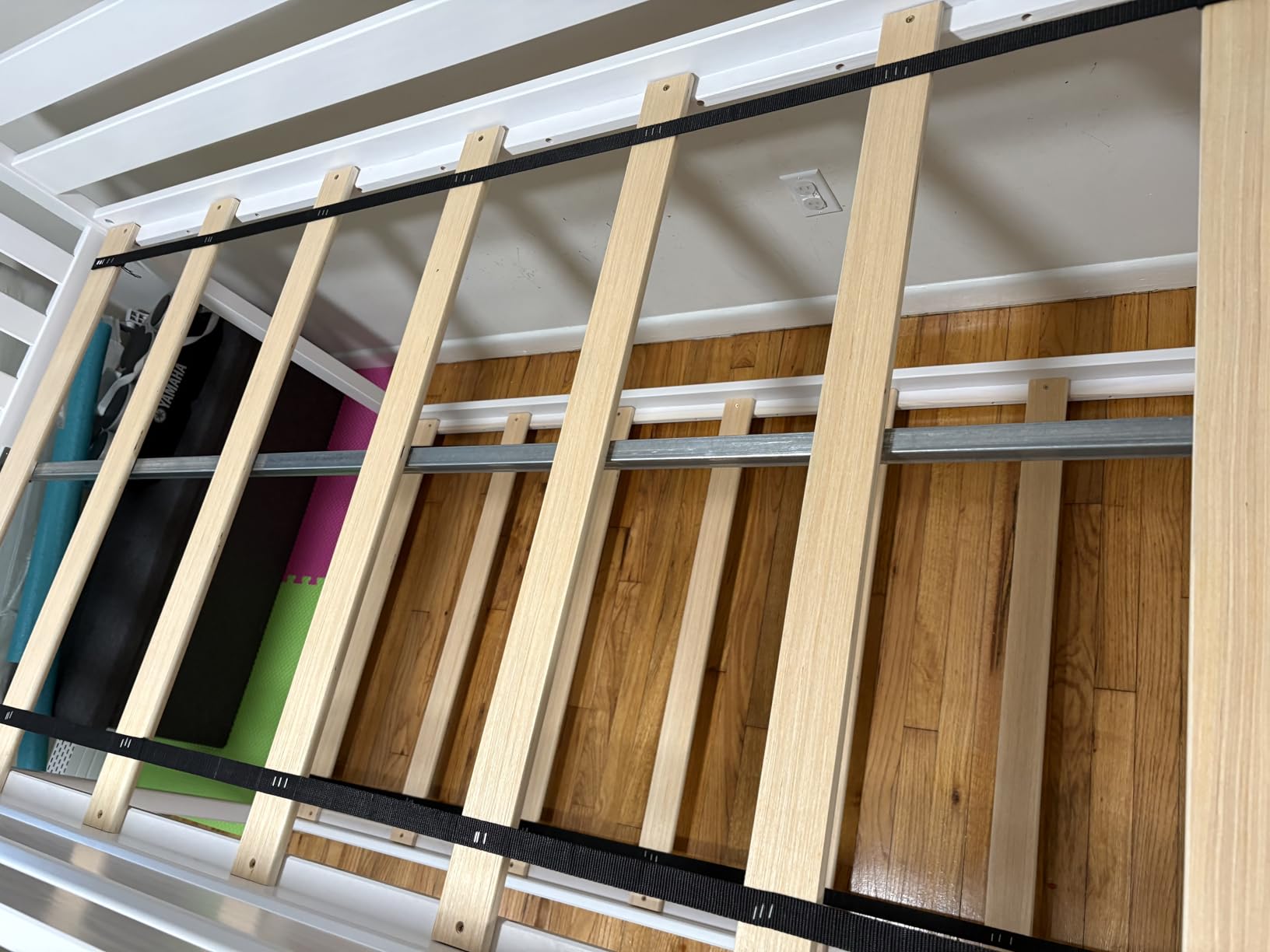 Max & Lily Fundamental Twin Low Bunk Bed, Kids Solid Wood Modern Bed Frame with Strong Wooden Slats, Non-Toxic Finishes, High Weight Capacity, White customer photo 2