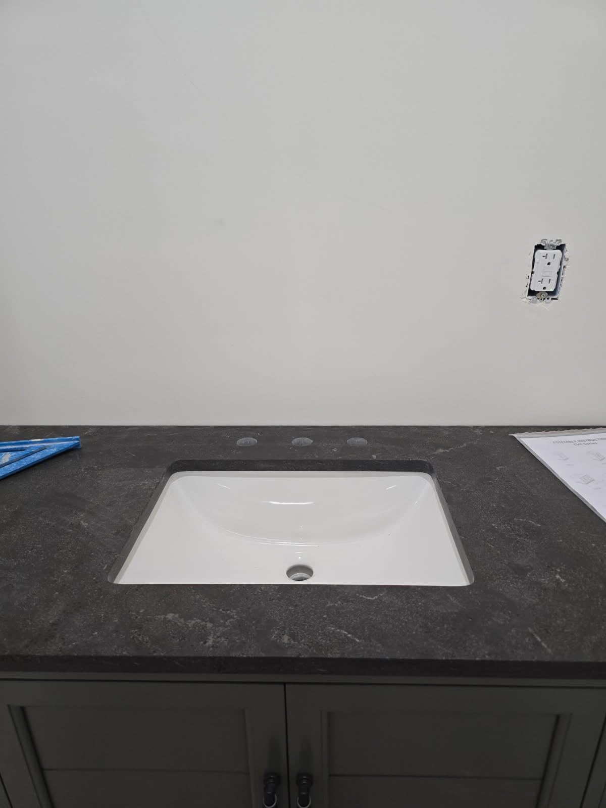 60 Inch Bathroom Vanity with Single Sink & Ceramic Top, Vanity Cabinet with Center Countertop Basin, Soft-Closing Doors, Backsplash, White customer photo 2