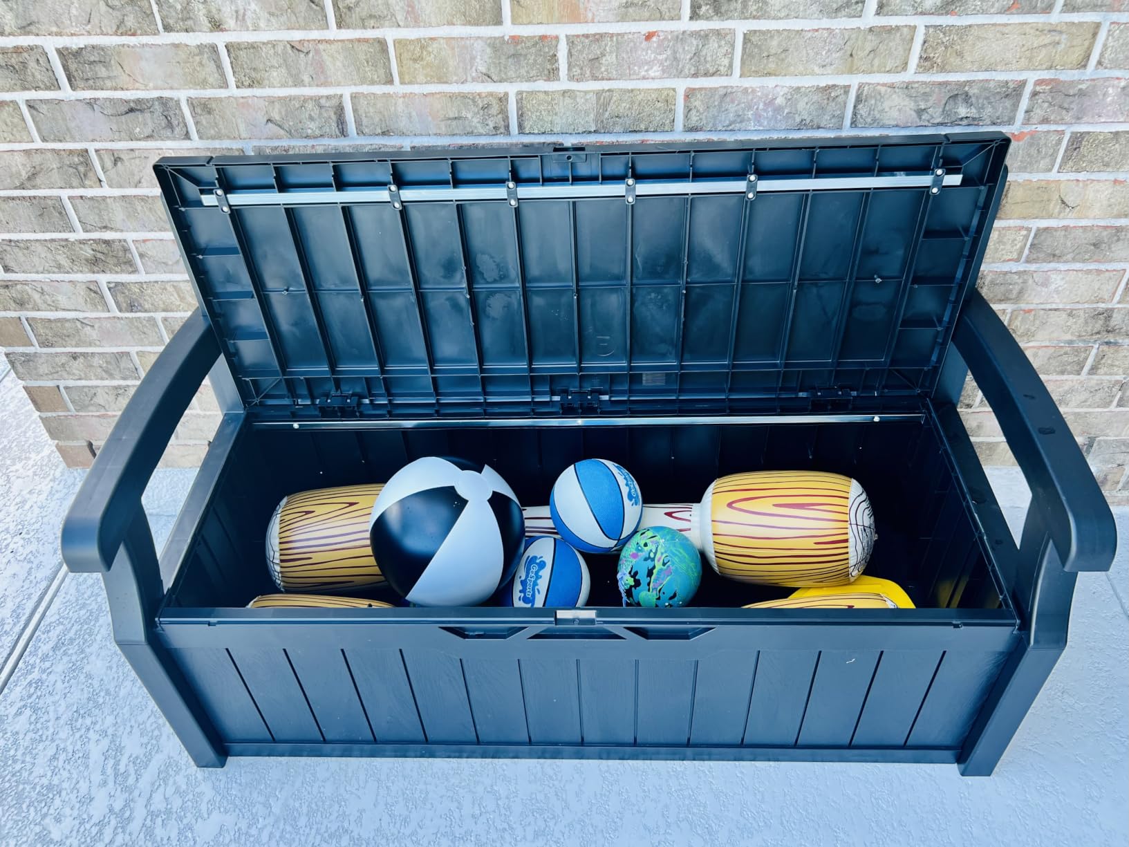 Greesum 80 Gallon Storage Bench Outdoor Deck Box with Armrest, Patio Furniture,Lockable, Waterproof and UV Resistant, Suitable for Garden, Pool, Black customer photo 1
