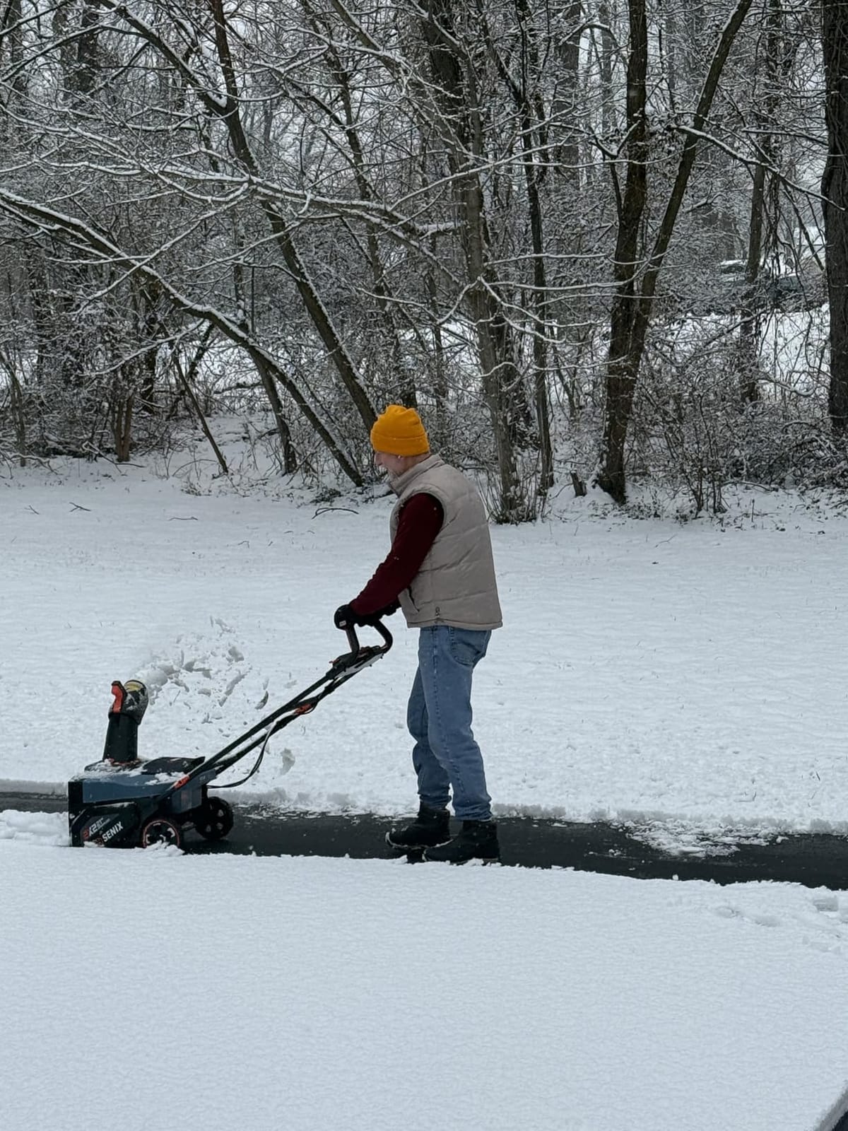SENIX 40V 21-Inch Cordless Snow Blower with Variable-Speed Steel Auger, 1800W Brushless Motor, Includes 10000mAh Batteries & Dual LED Lights, 33ft Throw Max customer photo 1