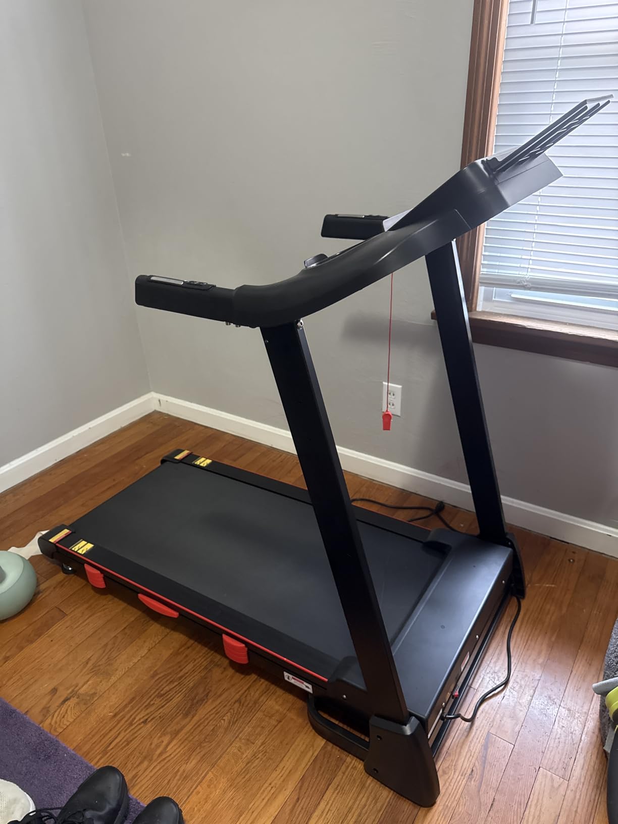 Treadmills for Home, 15% Auto Incline, Foldable, 350LB Capacity | 18-Inch Wide Running Belt; Quiet 3 HP Motor; Heavy-Duty Support customer photo 1