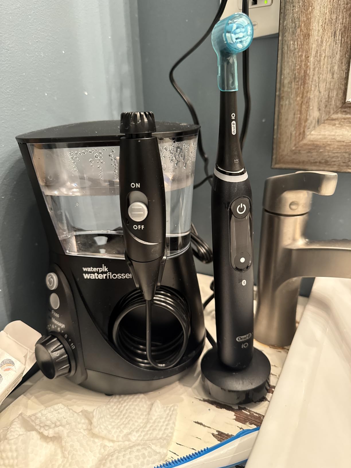 Oral-B iO Deep Clean + Protect Rechargeable Electric Toothbrush, Black, iO Series 7, 2 Replacement Brush Heads, Charging Travel Case (package may vary) customer photo 1