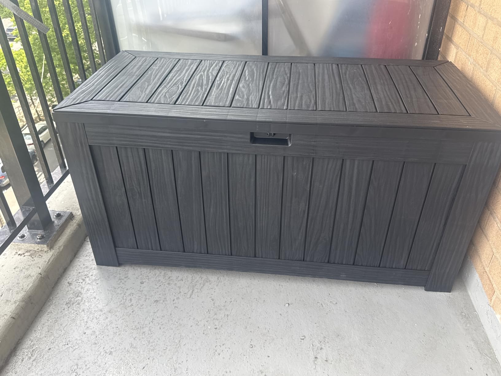 Devoko 120 Gallon Deck Box Resin Outdoor Storage Box customer photo 2