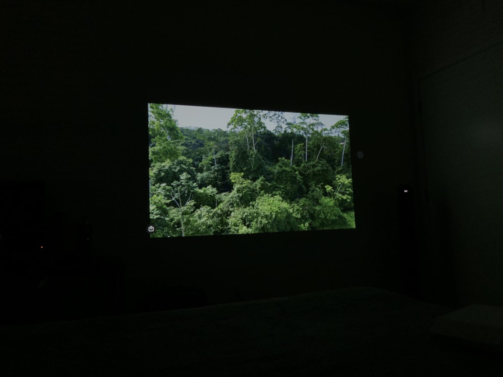 HAPPRUN 2000 ANSI 4K Decoding Projector with WiFi and Bluetooth, Auto Focus customer photo 1