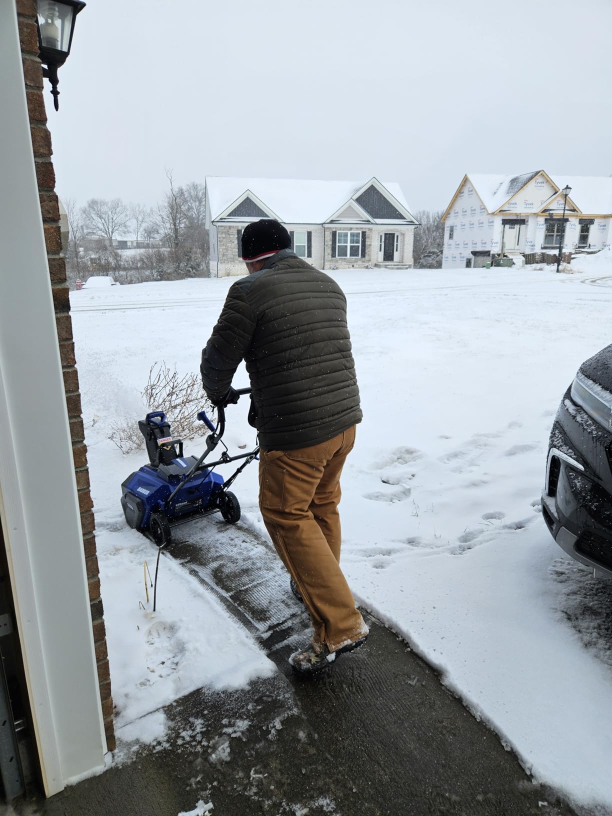 Wild Badger Power 40V 20-Inch Brushless Cordless Electric Snow Blower, Two 4.0Ah Batteries and Fast Charger, LED Lights, Lightweight for Driveways & Sidewalks customer photo 2