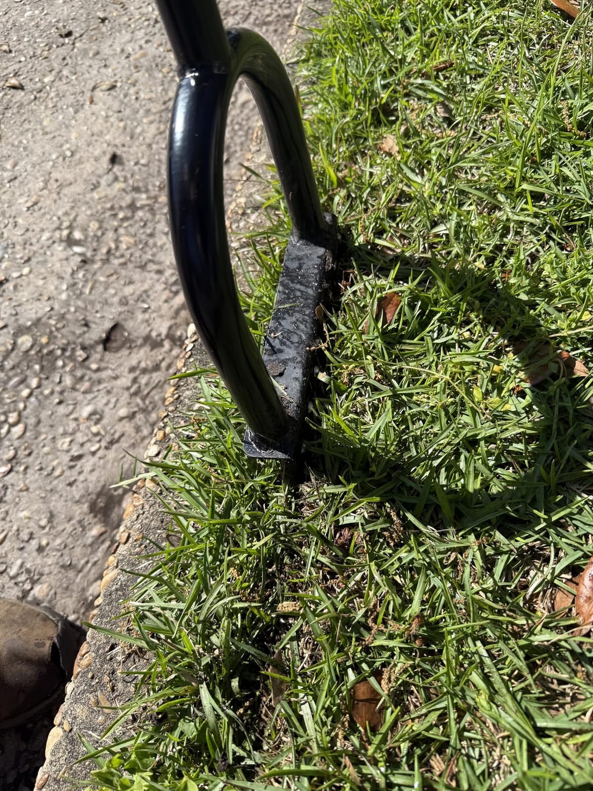 Edger Lawn Tool 41in Border Edger with Tempered Spring Steel Blade | Long Rubber Handle Wide Footplate Half Moon Edger for Garden Maintenance customer photo 2