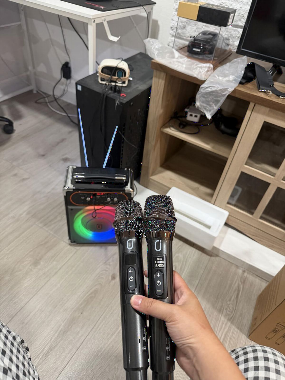 HWWR Karaoke Machine with 2 Wireless 0-Delay Microphones for Adults,Portable Bluetooth 5.3 Speaker with Echo Adjustment and Powerful Sound,Supports TWS/TV/Guitar for Family Party,Backyard BBQ(2 Mics) customer photo 1