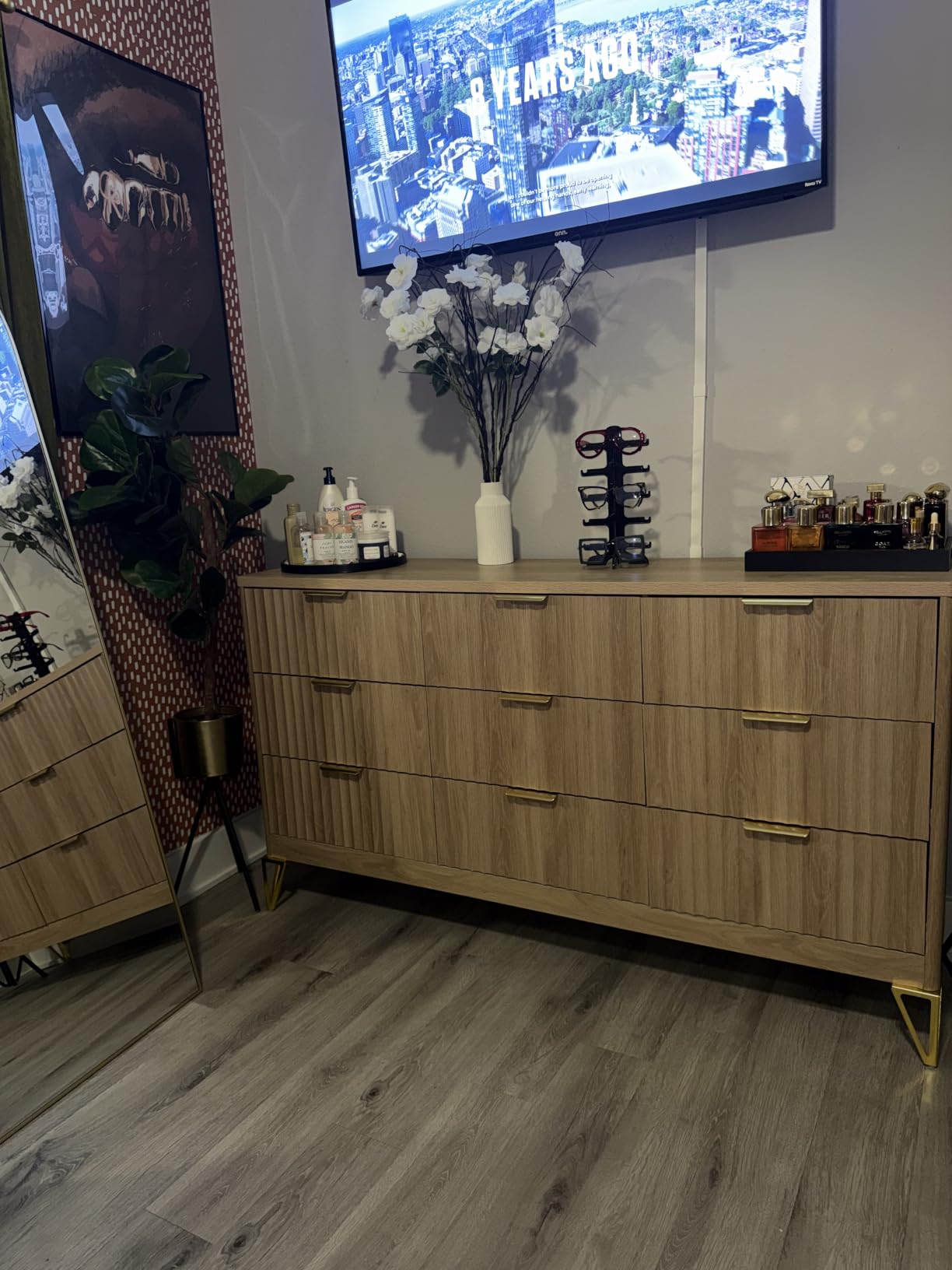 Fluted 6 Drawer Dresser for Bedroom, Wide Modern Chest of Drawers with Metal Handle, Curved Profile Design, Wood Closet Clothes Storage Organizer for Bedroom, Hallway, Natural customer photo 1