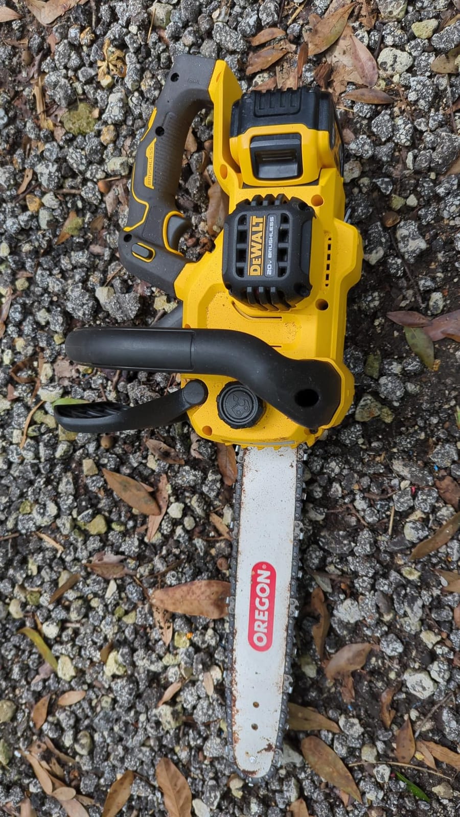 DEWALT 20V MAX 12 in. Cordless Battery Powered Chainsaw (Tool Only) customer photo 2