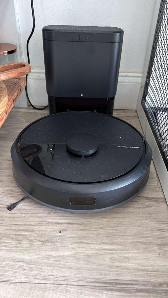 iRobot Roomba 105 Vac Robot Vacuum with AutoEmpty Dock - Self-Empties for 75 Days, Intense Power-Lifting Suction, LiDAR Navigation, Multi-Surface Cleaning, Cleans in Neat Rows customer photo 1
