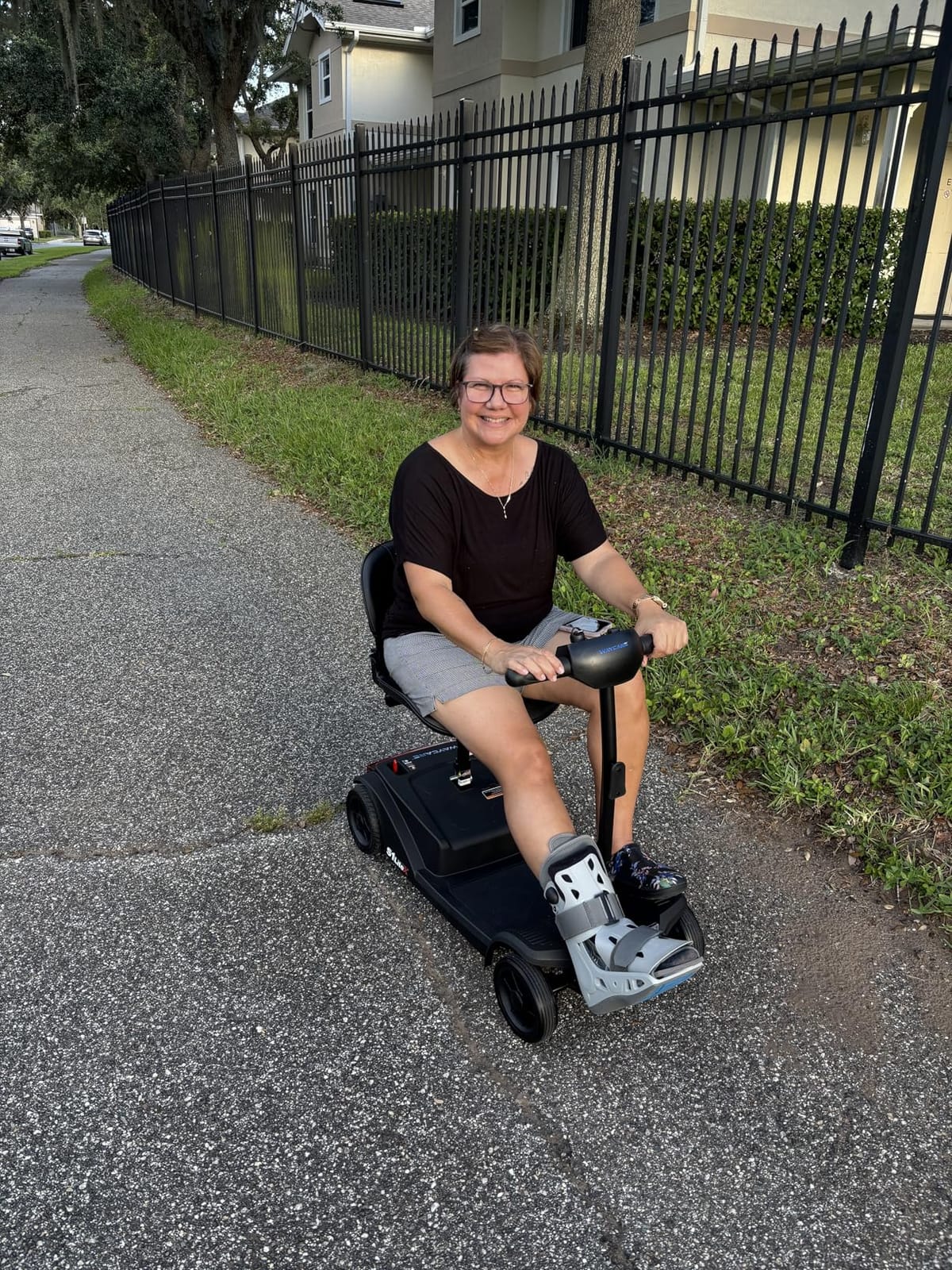 WAYCARE Mobility Scooter for Adults & Seniors, 330 lb, 15-Mile Range, Blue customer photo 1
