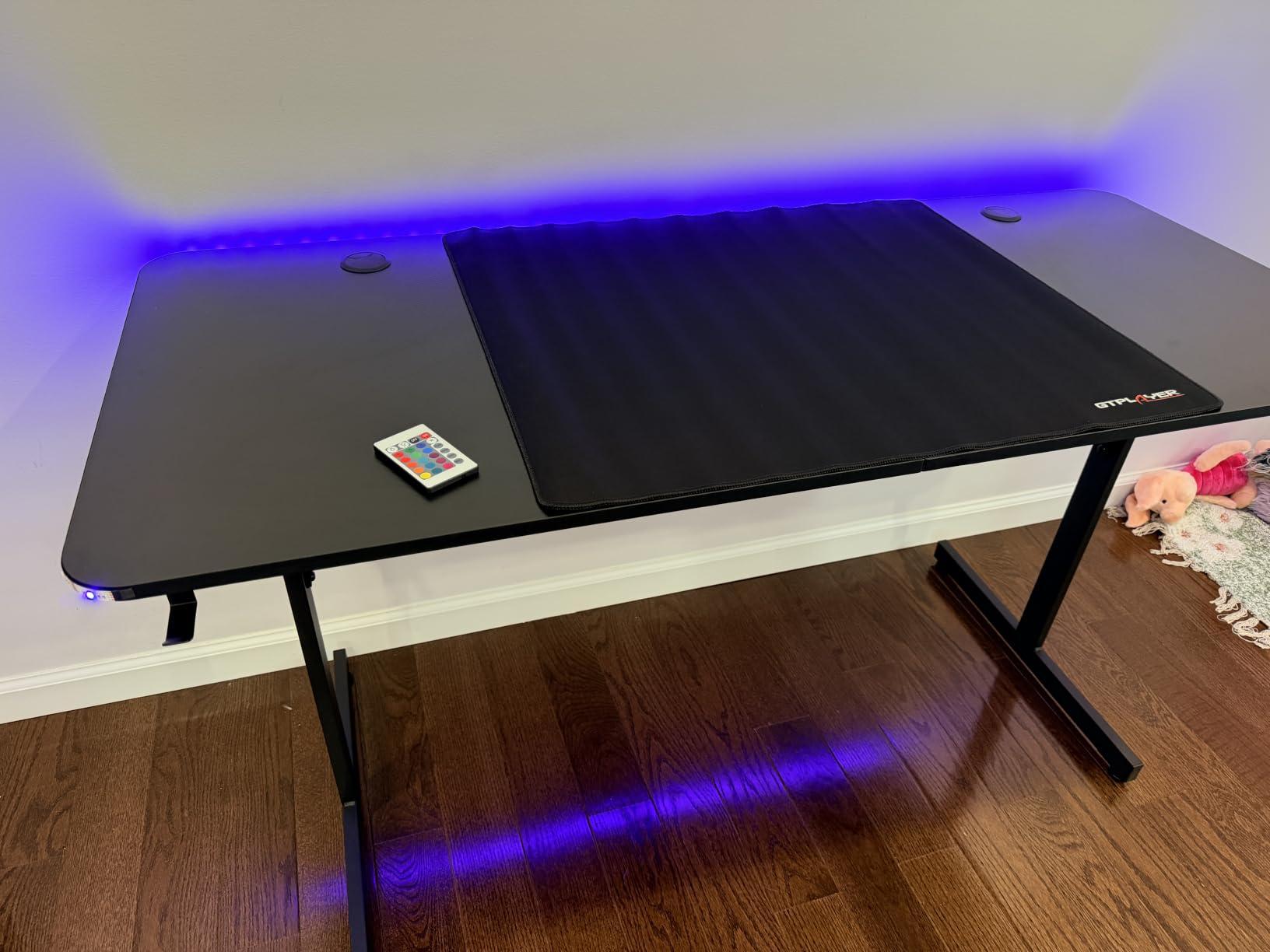 GTPLAYER 55 Inch Gaming Desk with LED Lights, Large Computer Desk with Mouse Pad for Home Office, T-Shaped Carbon Fibre Surface PC Game Workstations with Headphone Hook customer photo 1