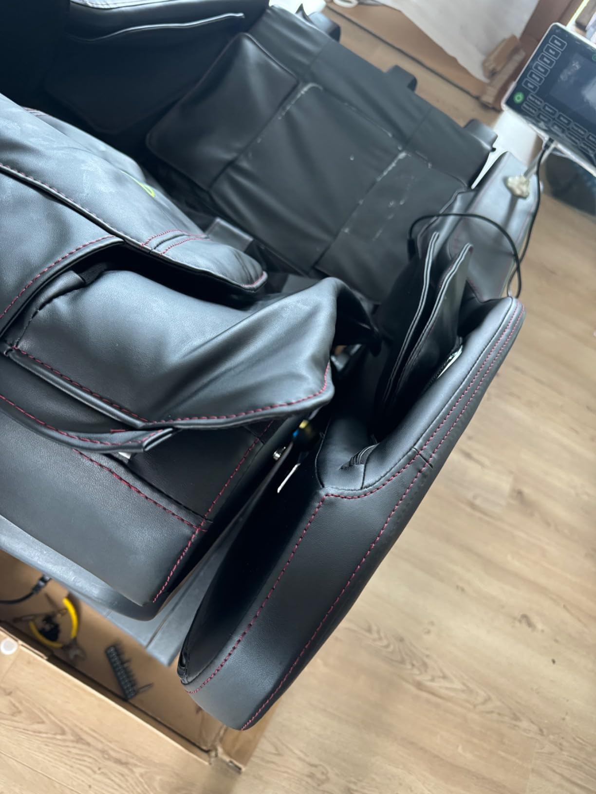 Real Relax 2025 Full Body Massage Chair, Zero Gravity Shiatsu Massage Chair Recliner, Foot Massage, Bluetooth, Large Control Screen (Black and Gold) customer photo 2
