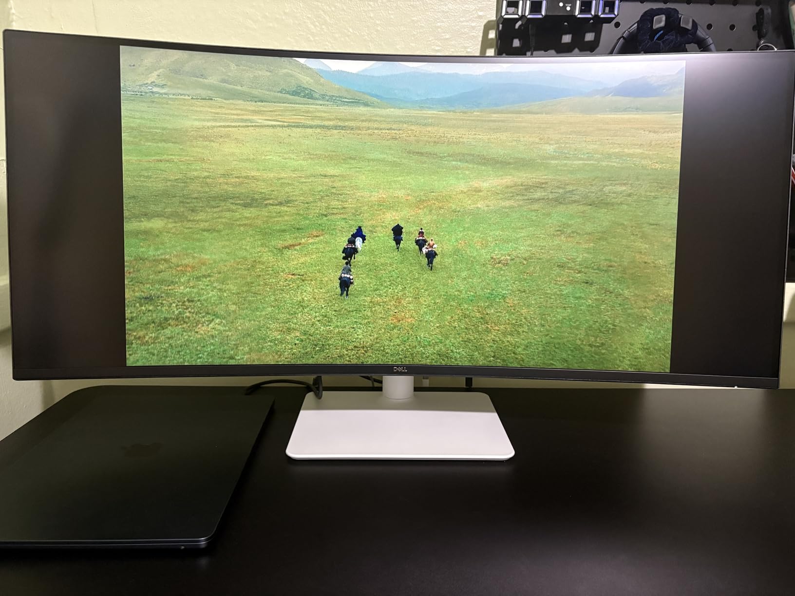 Dell 34 Monitor S3425DW, WQHD VA, 120Hz, FreeSync Premium, Eye Comfort, HDR10, Anti-Glare, 300 cd/m2 Brightness, 3,000:1 Contrast, 95% DCI-P3, 2x10W Speakers, USB-C 65W Power Delivery customer photo 1