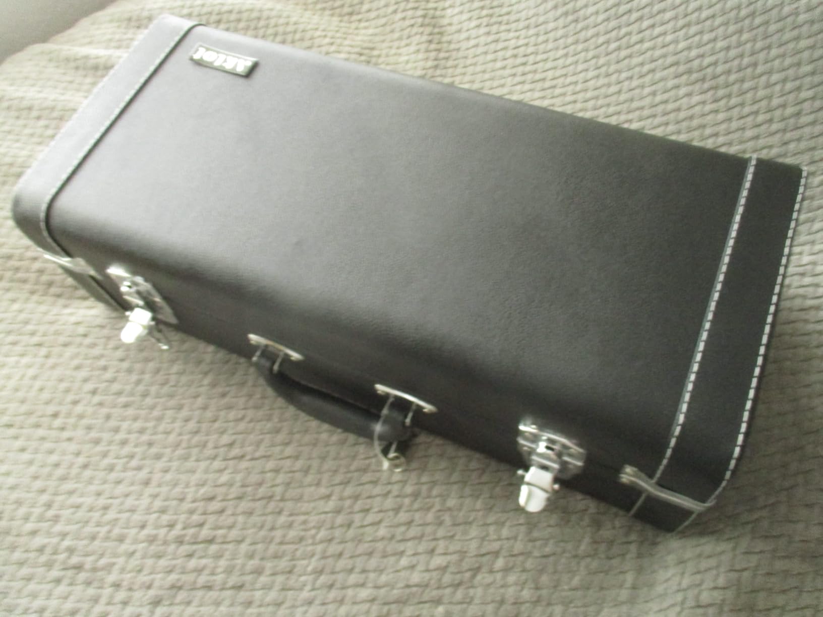 AKLOT Tri-Metallic Artistry Bb Trumpet: Phosphor Bronze Bell, Smooth Monel Valves, Double-Bar Support System, Includes Premium Leather Case, Lesson Book, 7C Mouthpiece, Mute, Cleaning Kit (SNR-PriFTG) customer photo 2