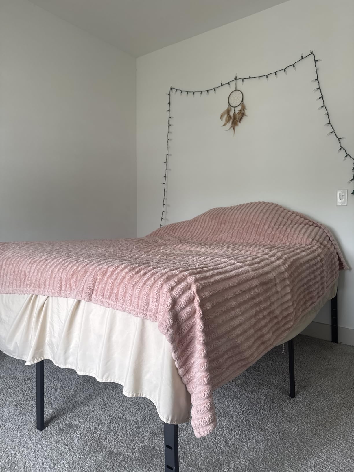 DreamCloud Classic 12 Queen Mattress - Luxury Hybrid Gel Memory Foam - 365 Night Trial - Back Pain Relief - Fiberglass Free - Forever Warranty customer photo 1
