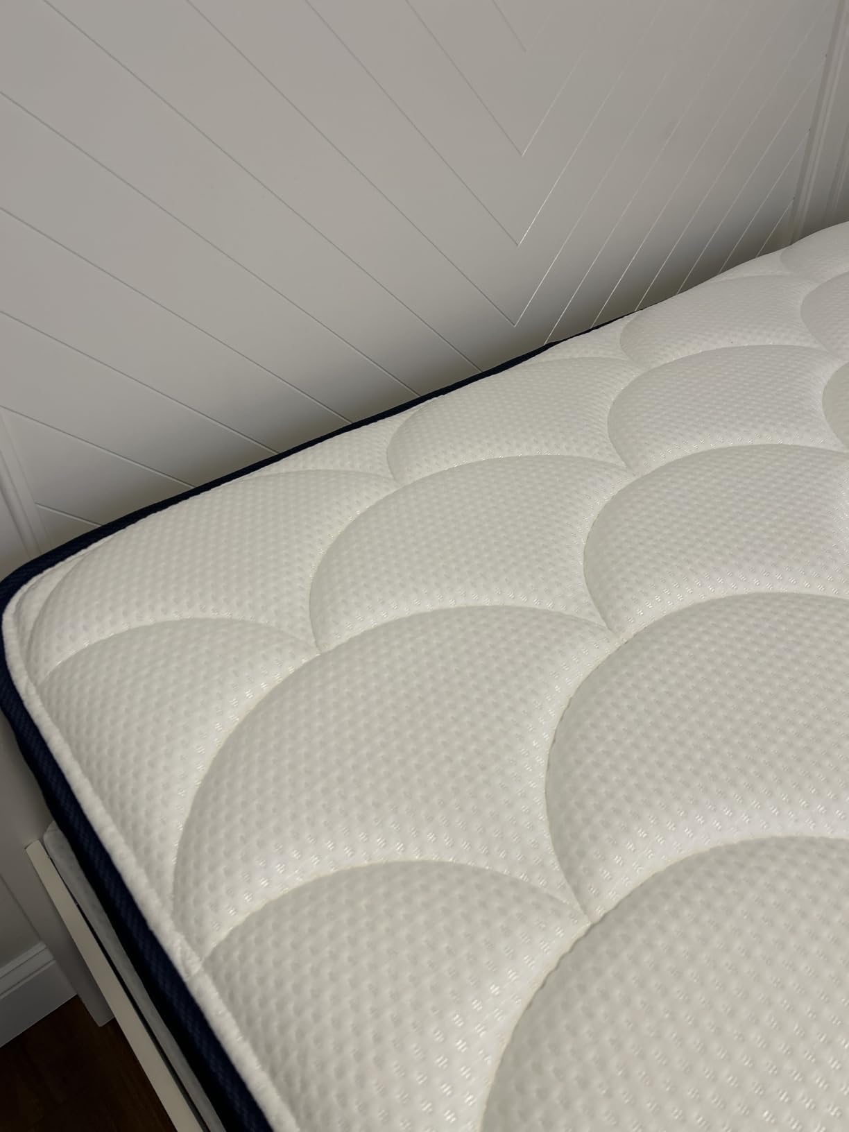 DreamCloud Classic 12 Queen Mattress - Luxury Hybrid Gel Memory Foam - 365 Night Trial - Back Pain Relief - Fiberglass Free - Forever Warranty customer photo 2