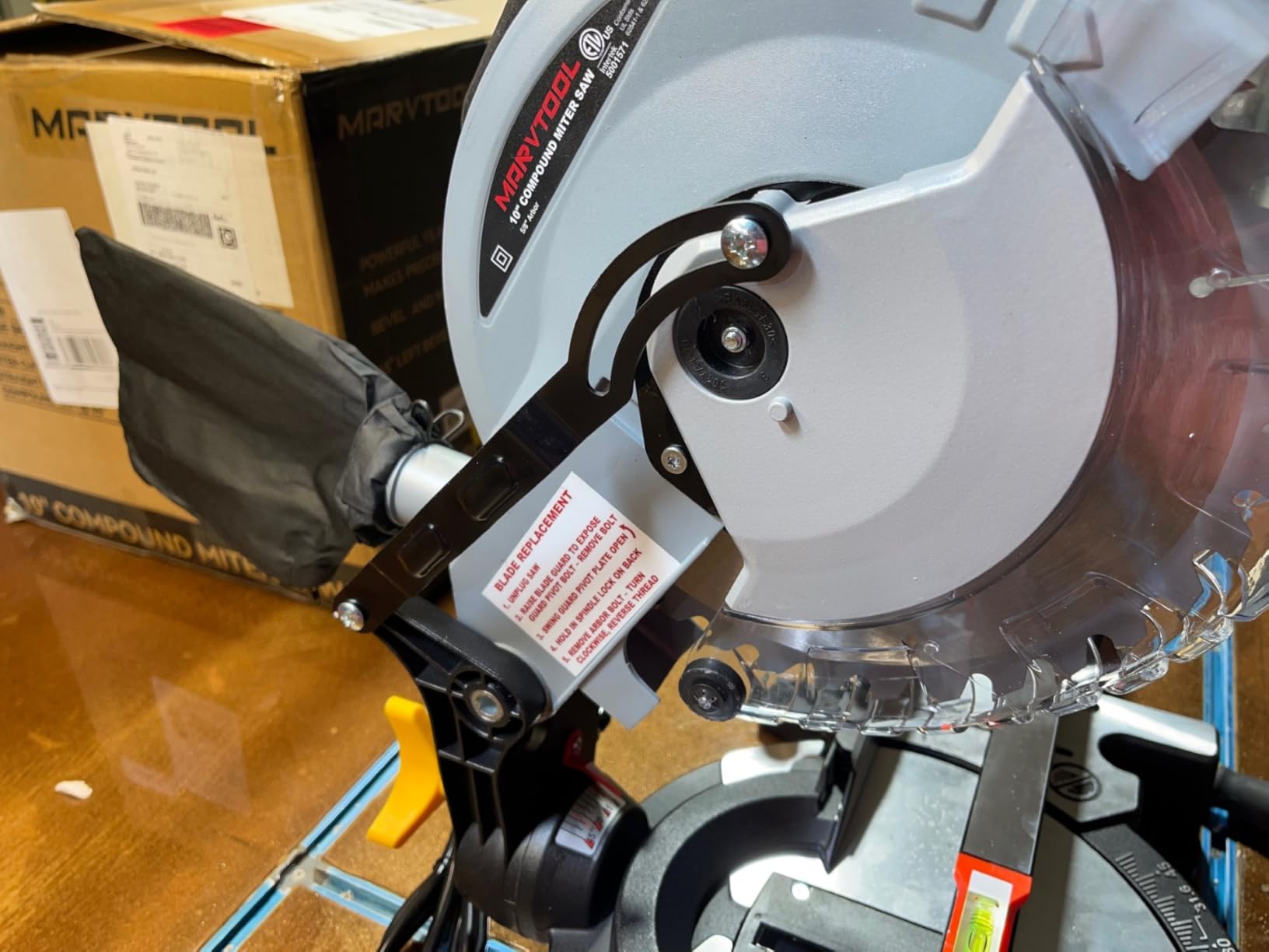 10-inch Compound Miter Saw, 5000RPM, 15 Amp, Single Bevel 0-45° with Extension Table, 36T Blade, Power Saw for Metal, Plastic, Wood, Laminates customer photo 1